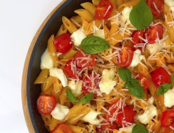 A recipe for delicious and quick pasta in a creamy tomato sauce